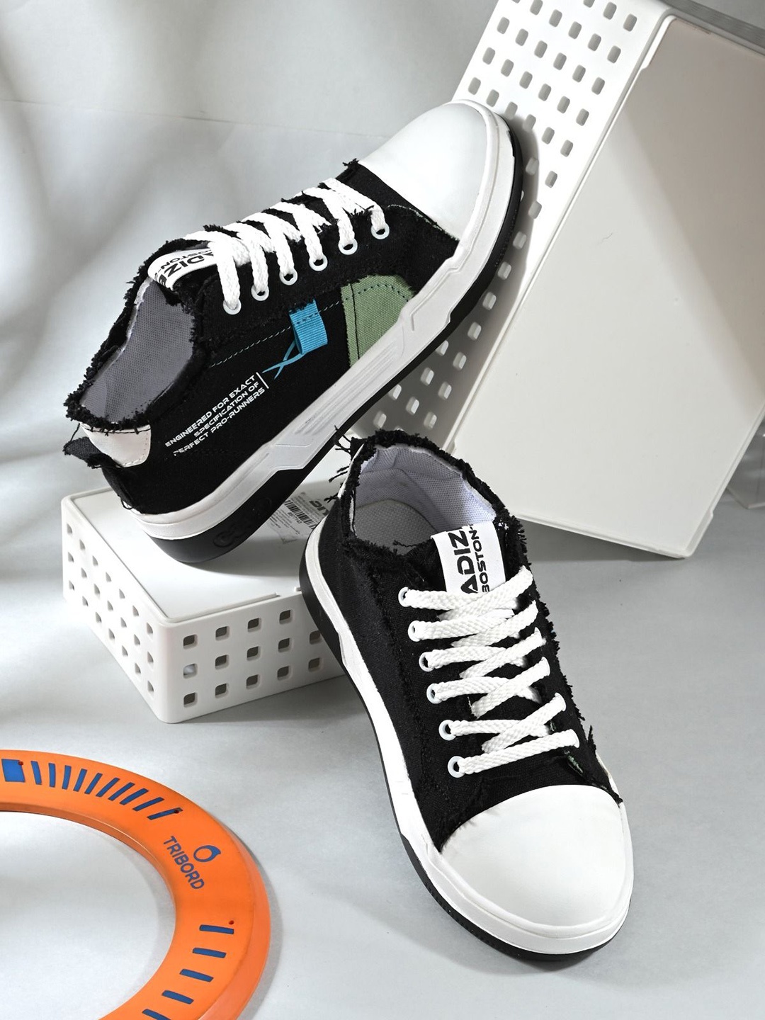 

JK Port Men Colourblocked Sneakers, Black