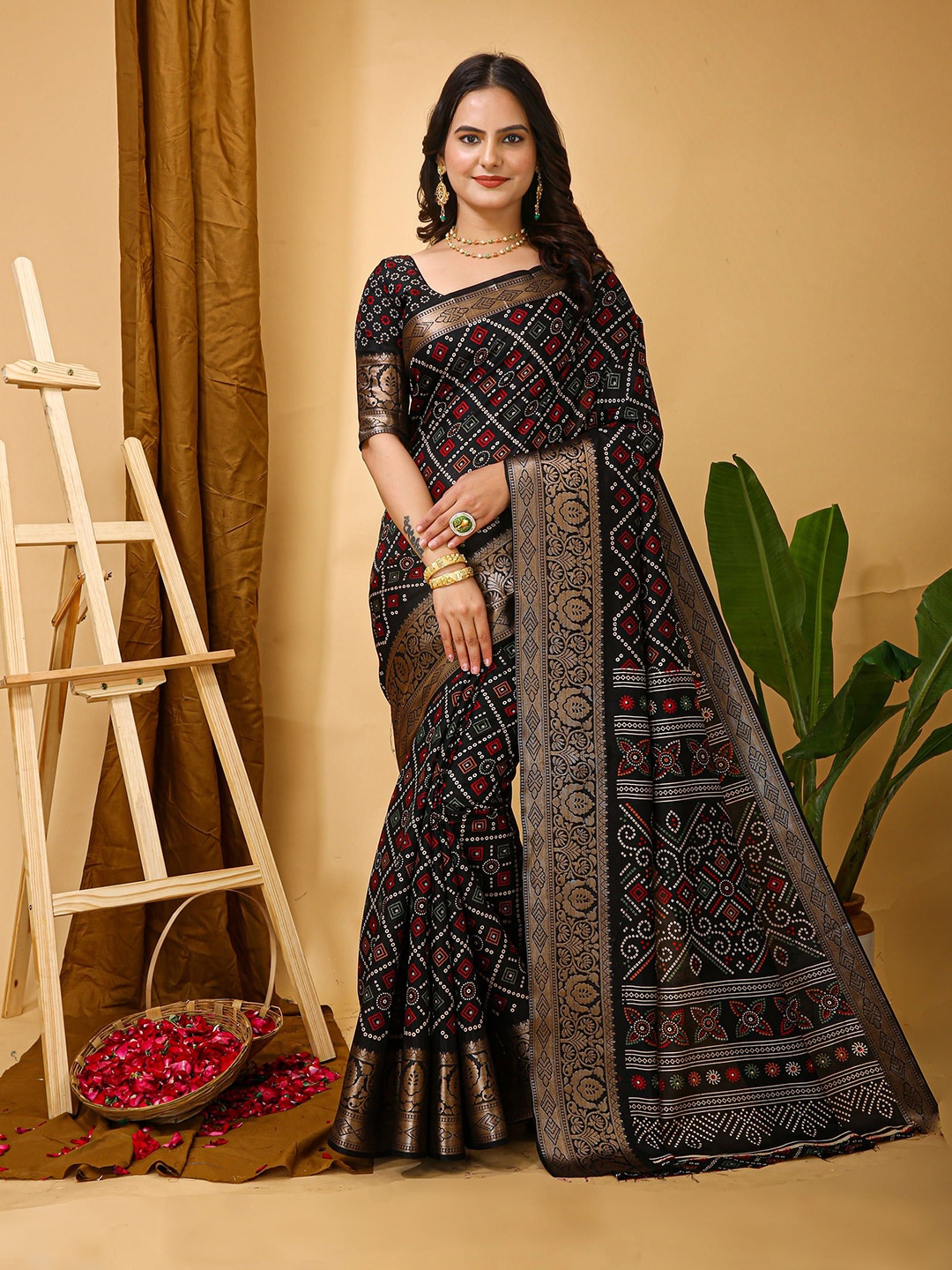 

KAYOMMI Bandhani Zari Kanjeevaram Saree, Black