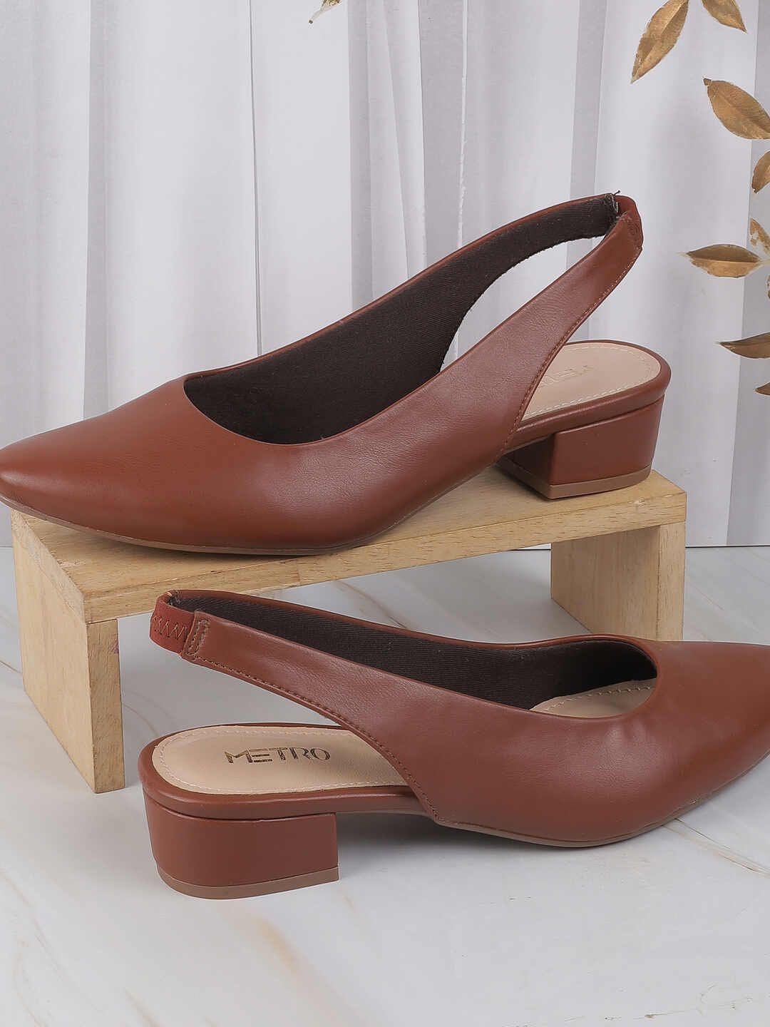 

Metro Women Block Sandals, Tan