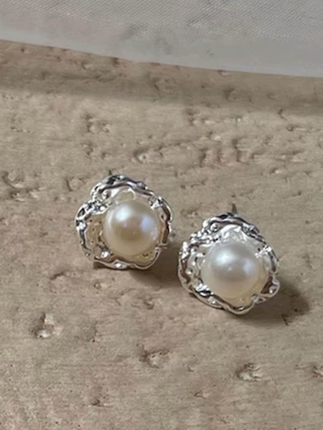 

StyleCast Artificial Beaded Floral Shaped Studs, Silver
