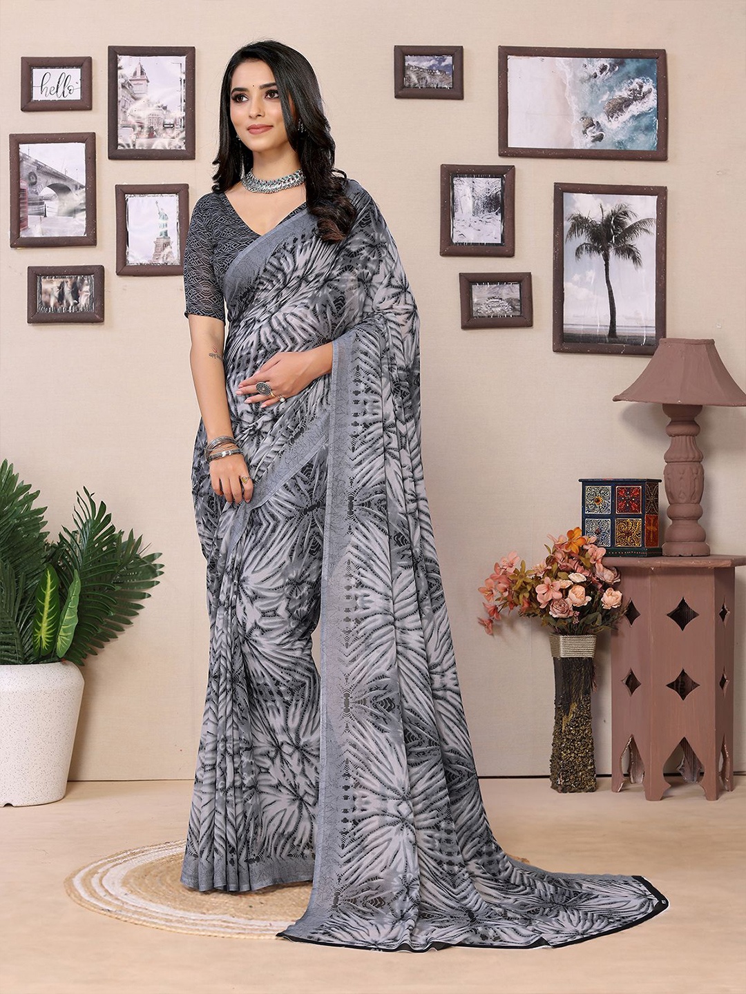 

Moda Rapido Abstract Printed Saree, Grey