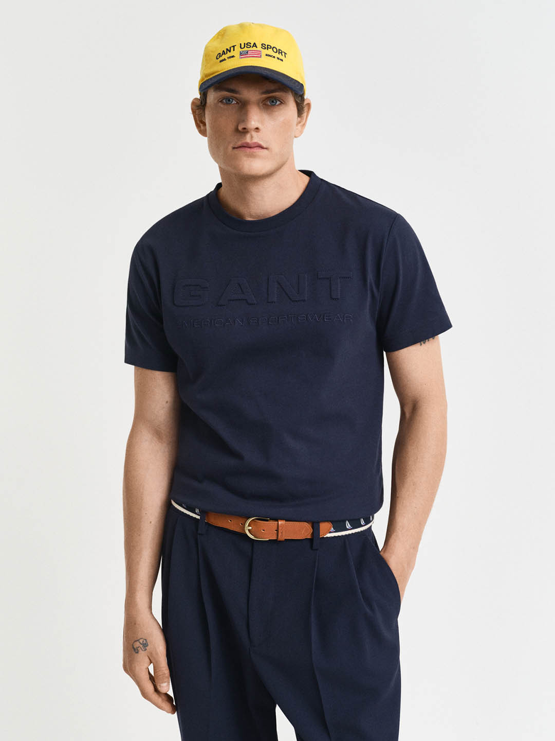 

Gant Men Solid Round Neck Short Sleeves T-Shirt, Blue
