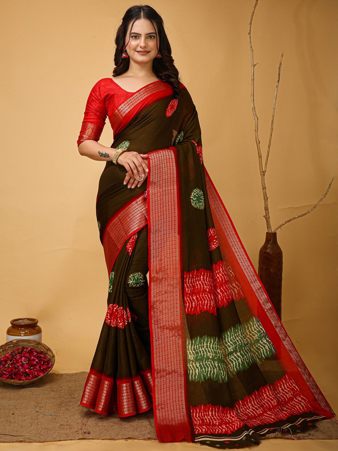 

KALINI Ethnic Motifs Printed Sungudi Saree, Olive