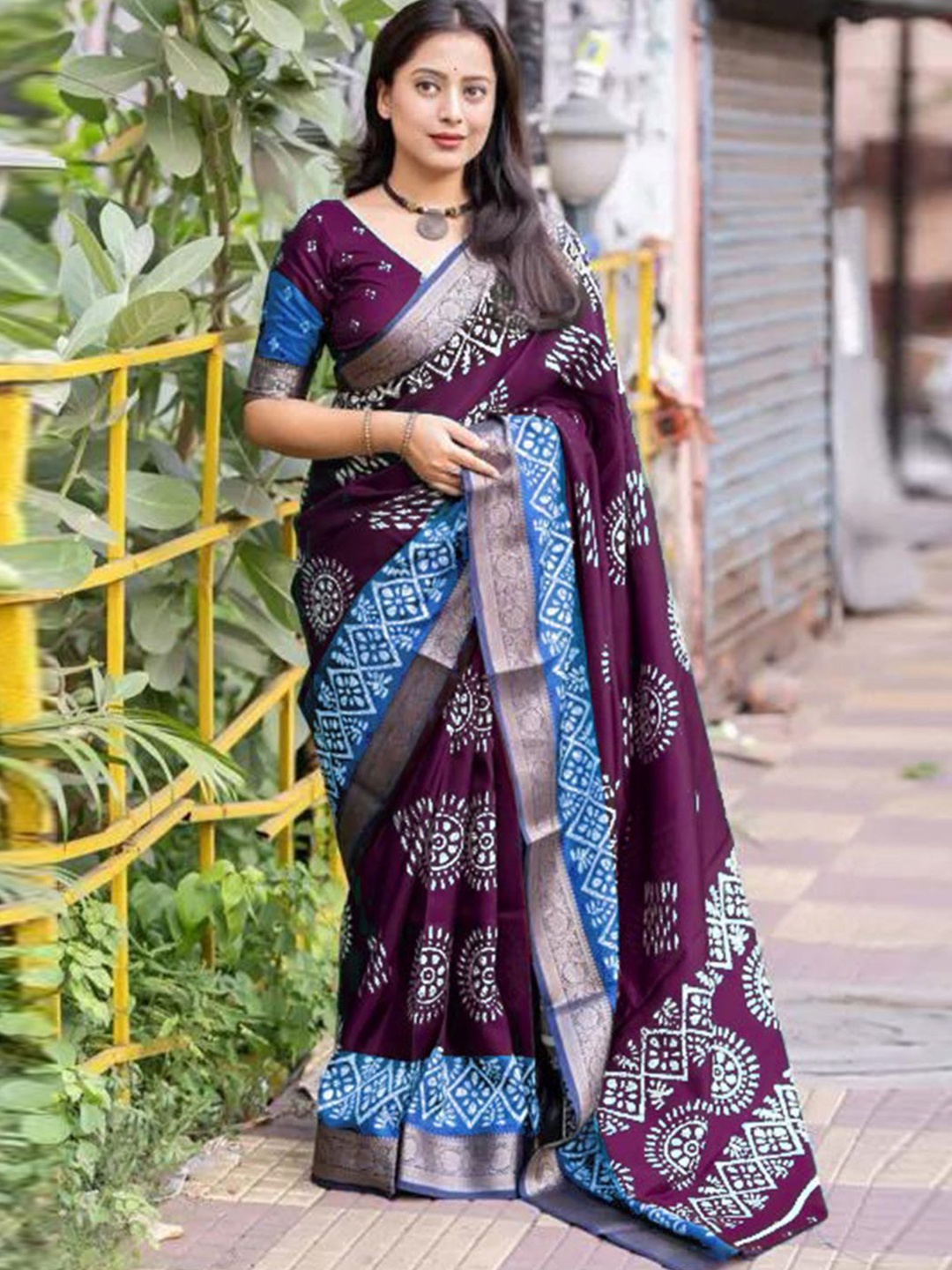 

KALINI Ethnic Motifs Printed Bagru Saree, Purple