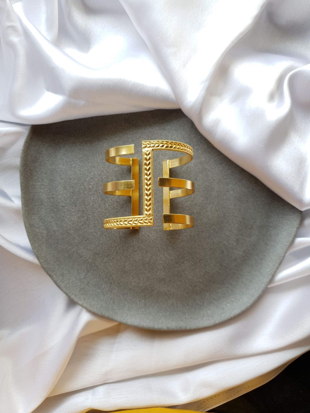 

The Ethereal Store Gold-Plated Cleo Cuff Bracelet