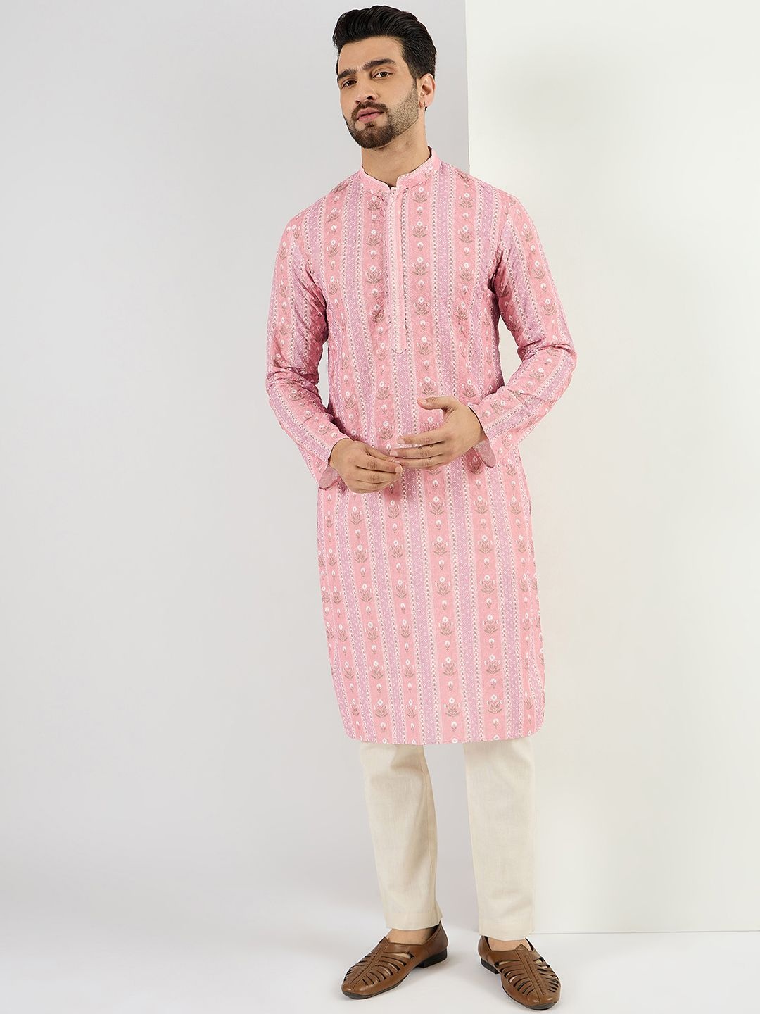 

Ethnic Bay Men Floral Embroidered Chikankari Kurta, Peach