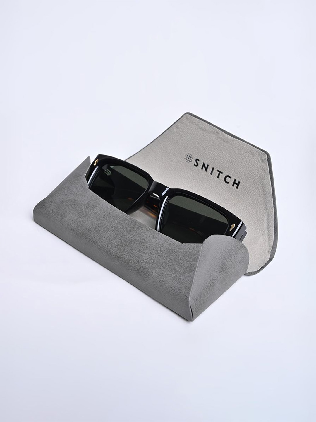 

Snitch Men Wayfarer Sunglasses with UV Protected Lens SN0052, Black