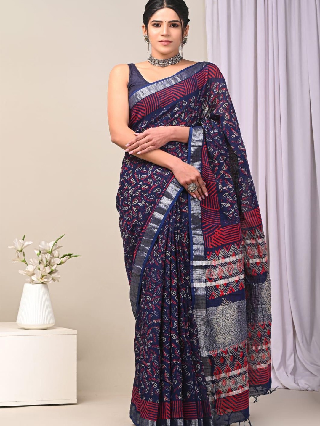 

VIJAYA VALLABH Ethnic Motifs Zari Banarasi Saree, Navy blue