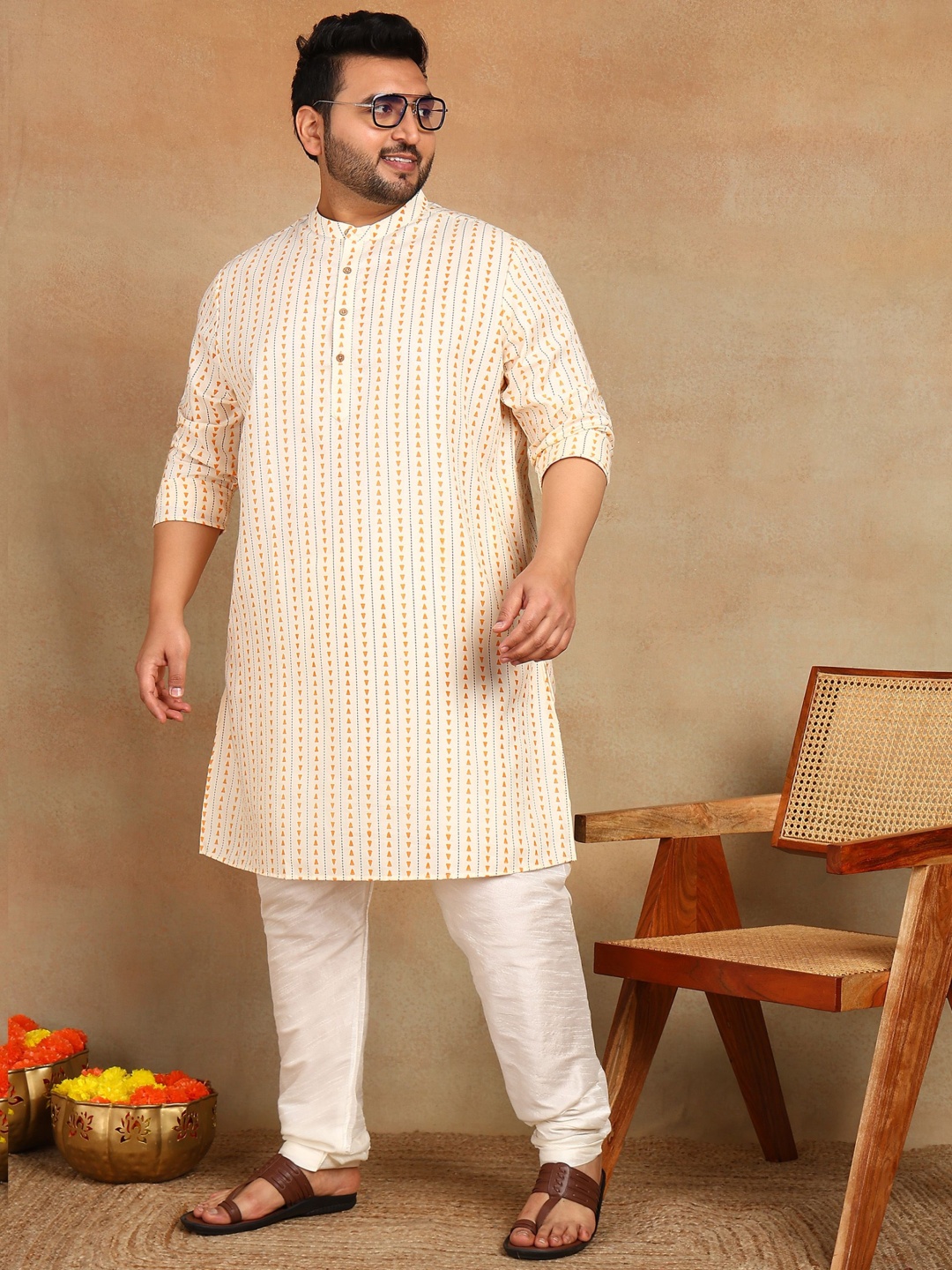 

Sztori Plus Size Geometric Printed Band Collar Thread Work Straight Kurtas, Off white