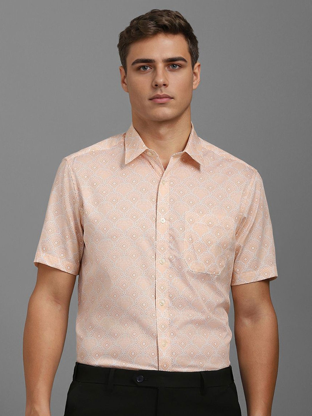 

Louis Philippe Men Classic Fit Spread Collar Floral Printed Cotton Formal Shirt, Peach