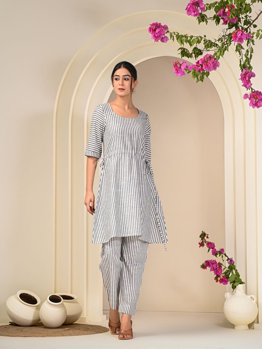 

Moda Rapido Women Printed Regular Pure Cotton Kurti with Trousers, Grey