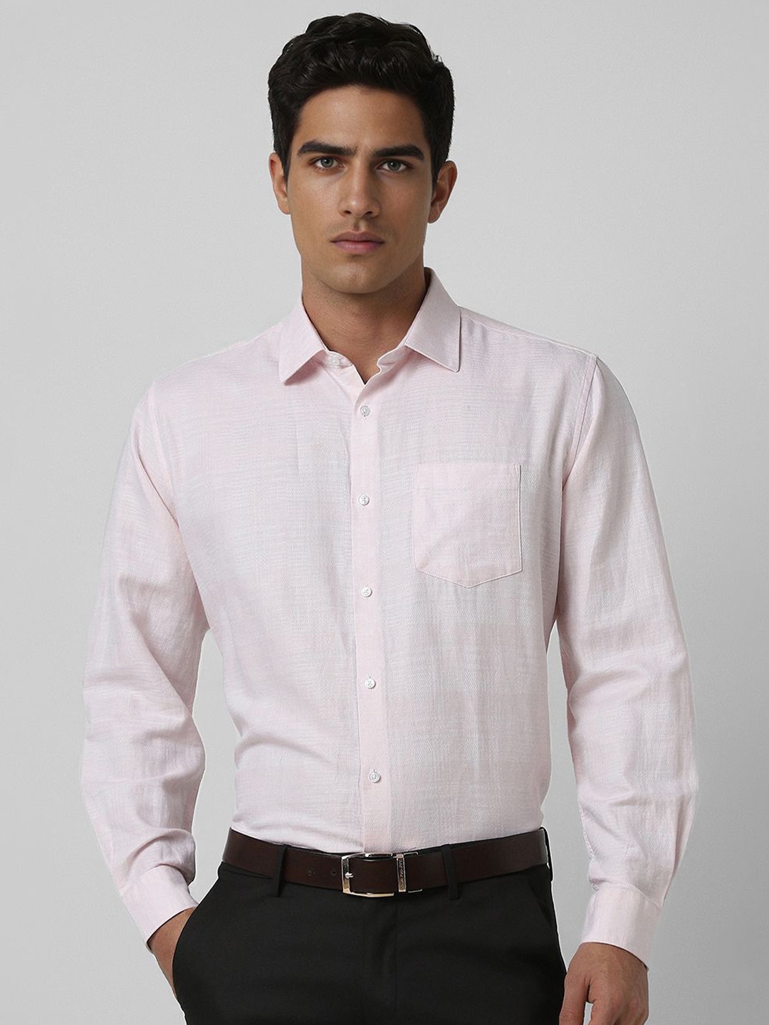 

Van Heusen Men Spread Collar Solid Linen Formal Shirt, Pink