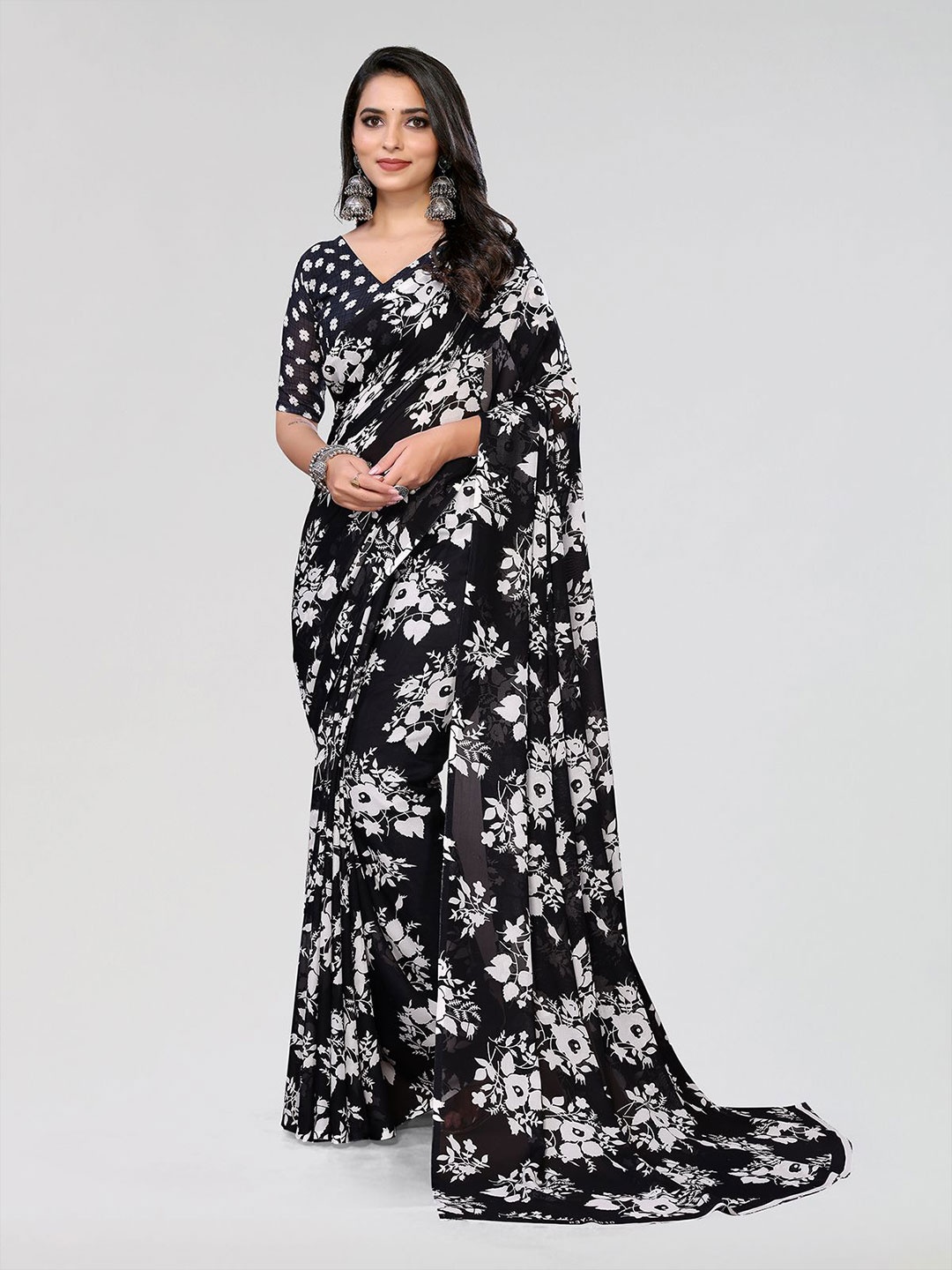 

Moda Rapido Printed Saree With Unstiched Blouse Piece, Black