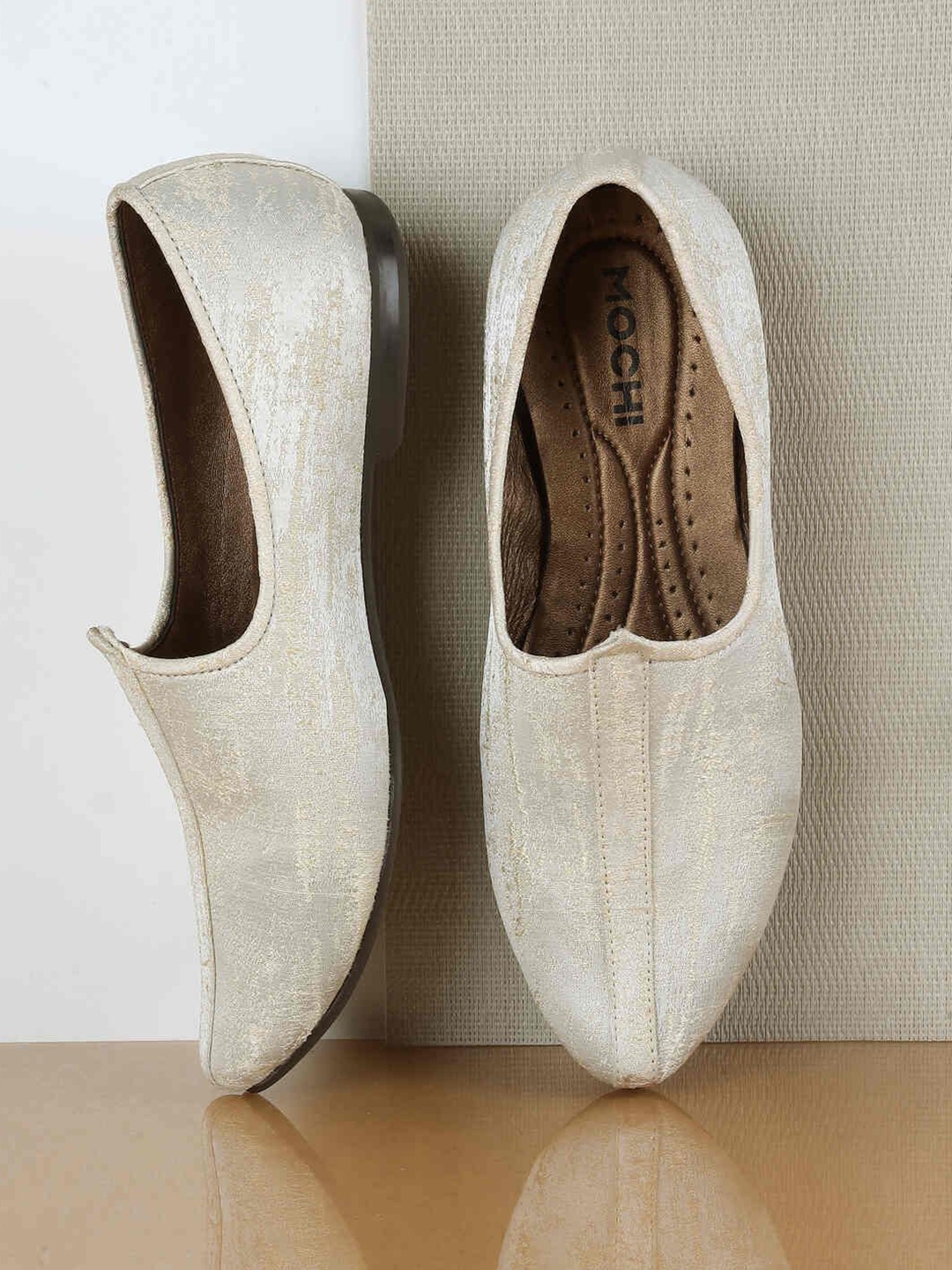 

Mochi Men Textured Casual Mojaris, Beige