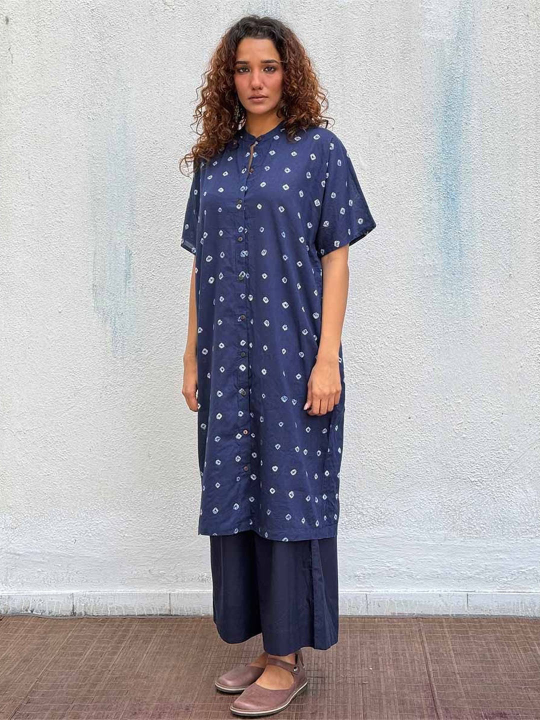 

Chidiyaa Indigo Breezy Belle Bandhej Mandarin Collar Cotton Kurta, Navy blue