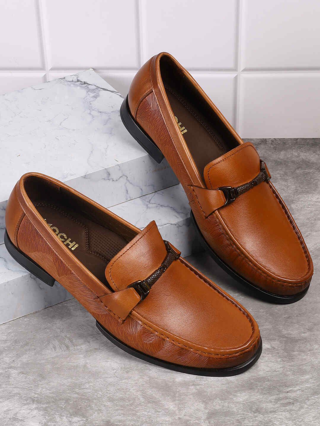 

Mochi Men Leather Textured Loafers, Brown