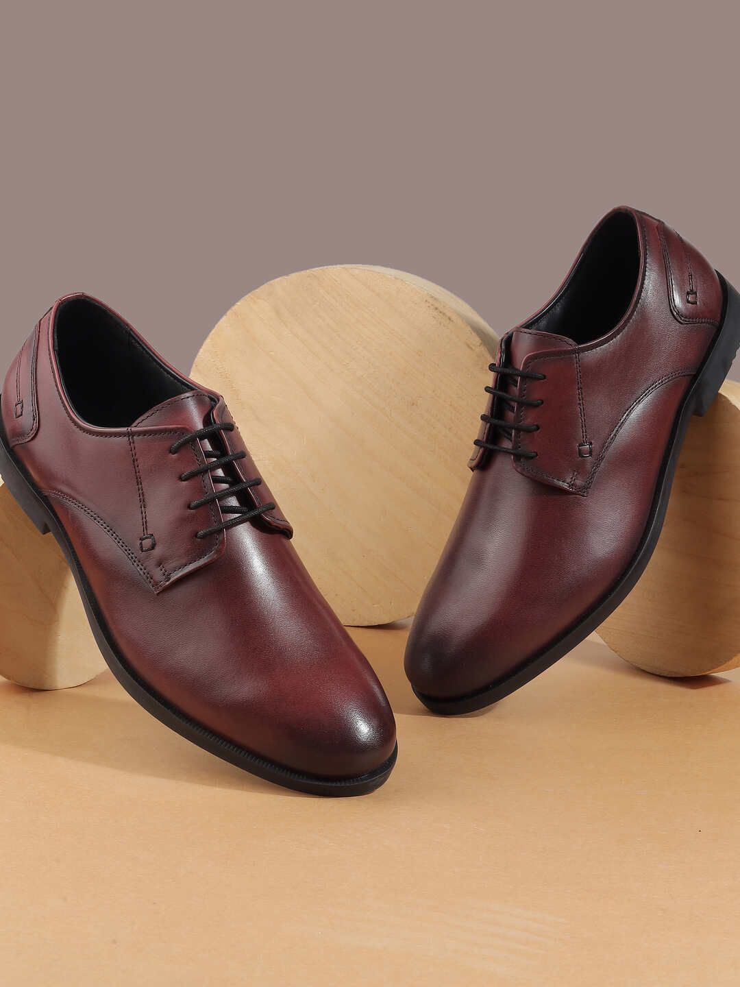 

Metro Men Colourblocked Leather Derbys, Maroon