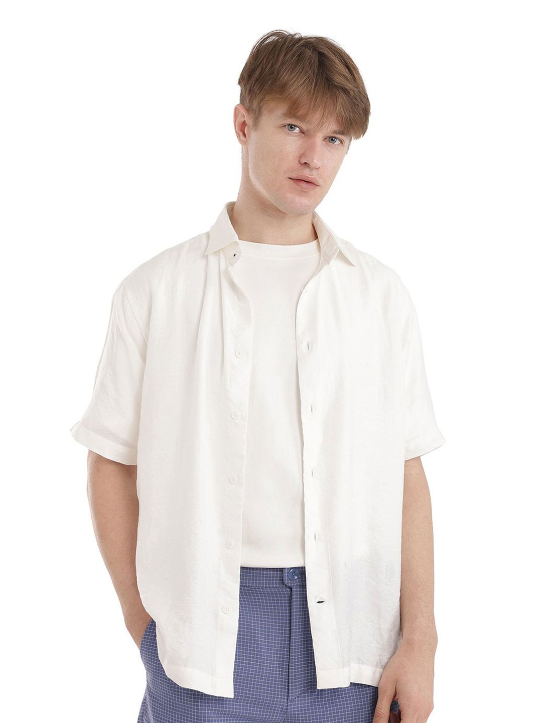 

RARE RABBIT Men Comfort Fit Spread Collar Solid Casual Shirt, White