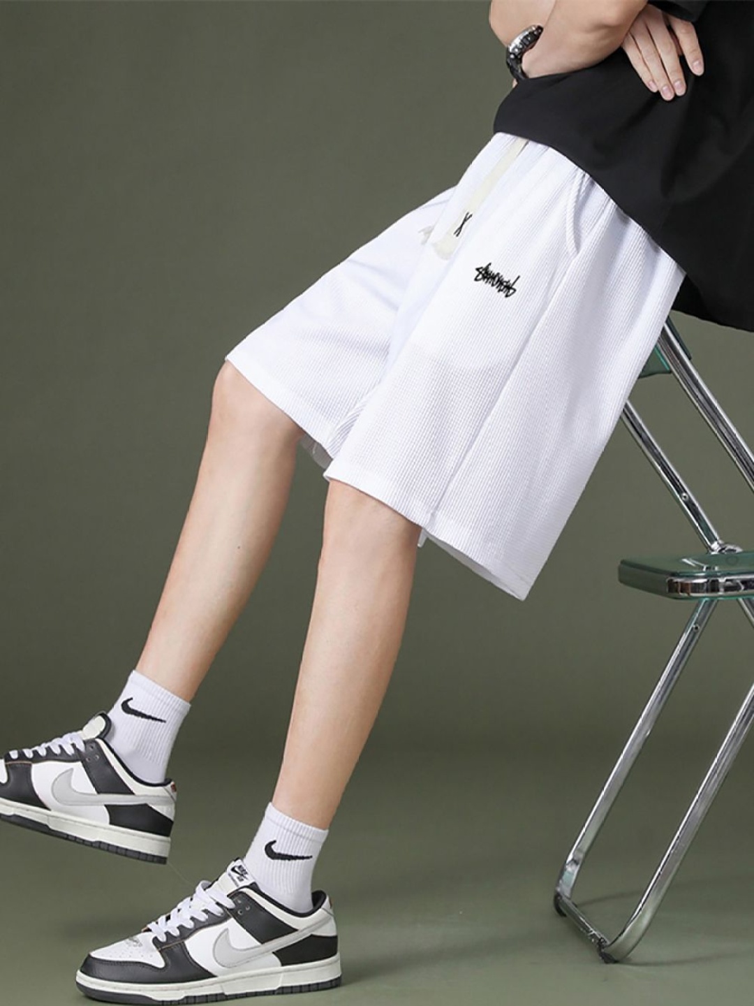 

StyleCast x Revolte Men Printed Regular Fit Mid-Rise Shorts, White