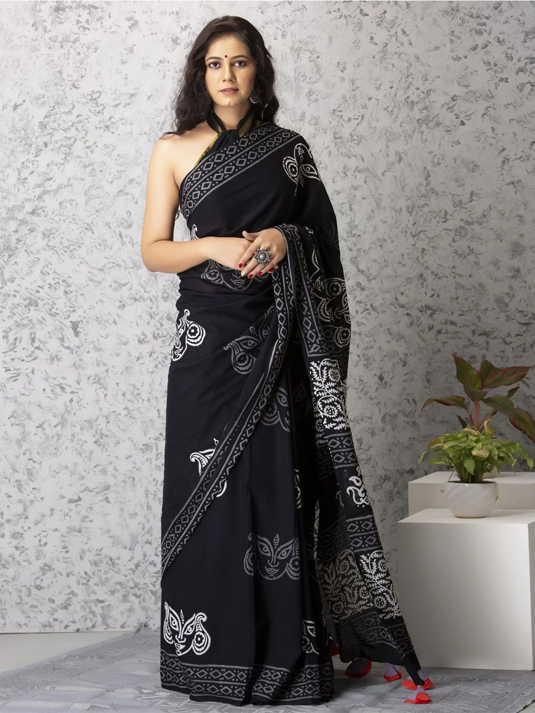 

Pinkcity Trade World Ethnic Motifs Pure Cotton Block Print Saree, Black