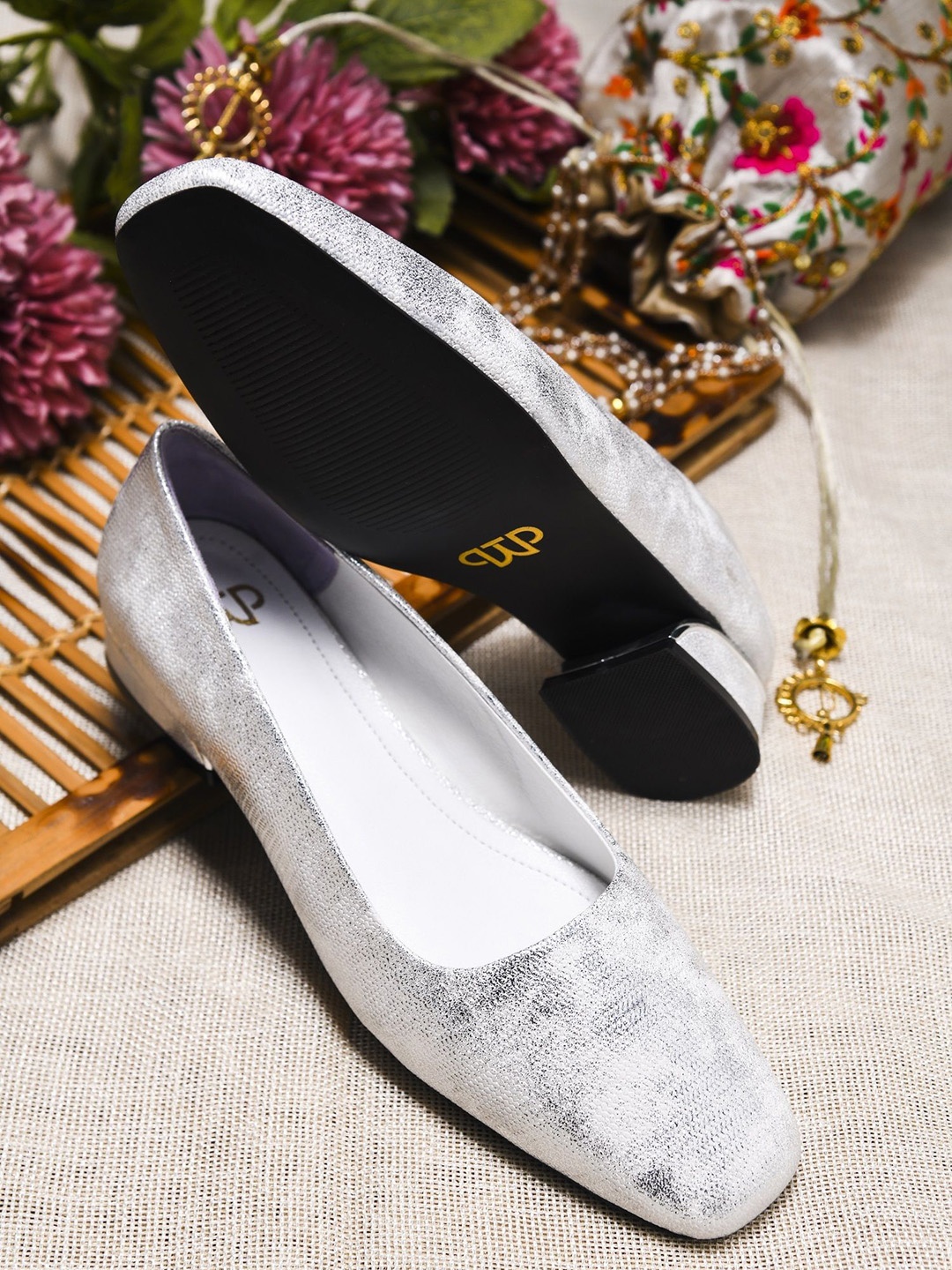 

THE WHITE POLE Canvas Block Heel Pumps, Silver