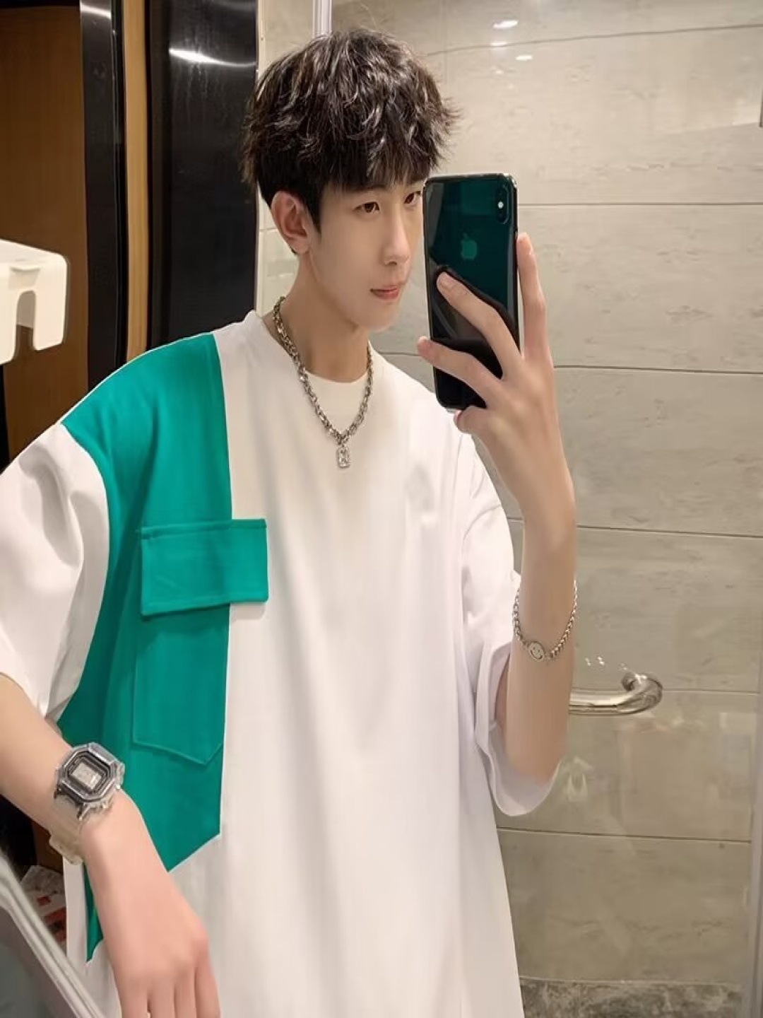 

StyleCast Men Colourblocked Round Neck Silk Oversized T-shirt, White