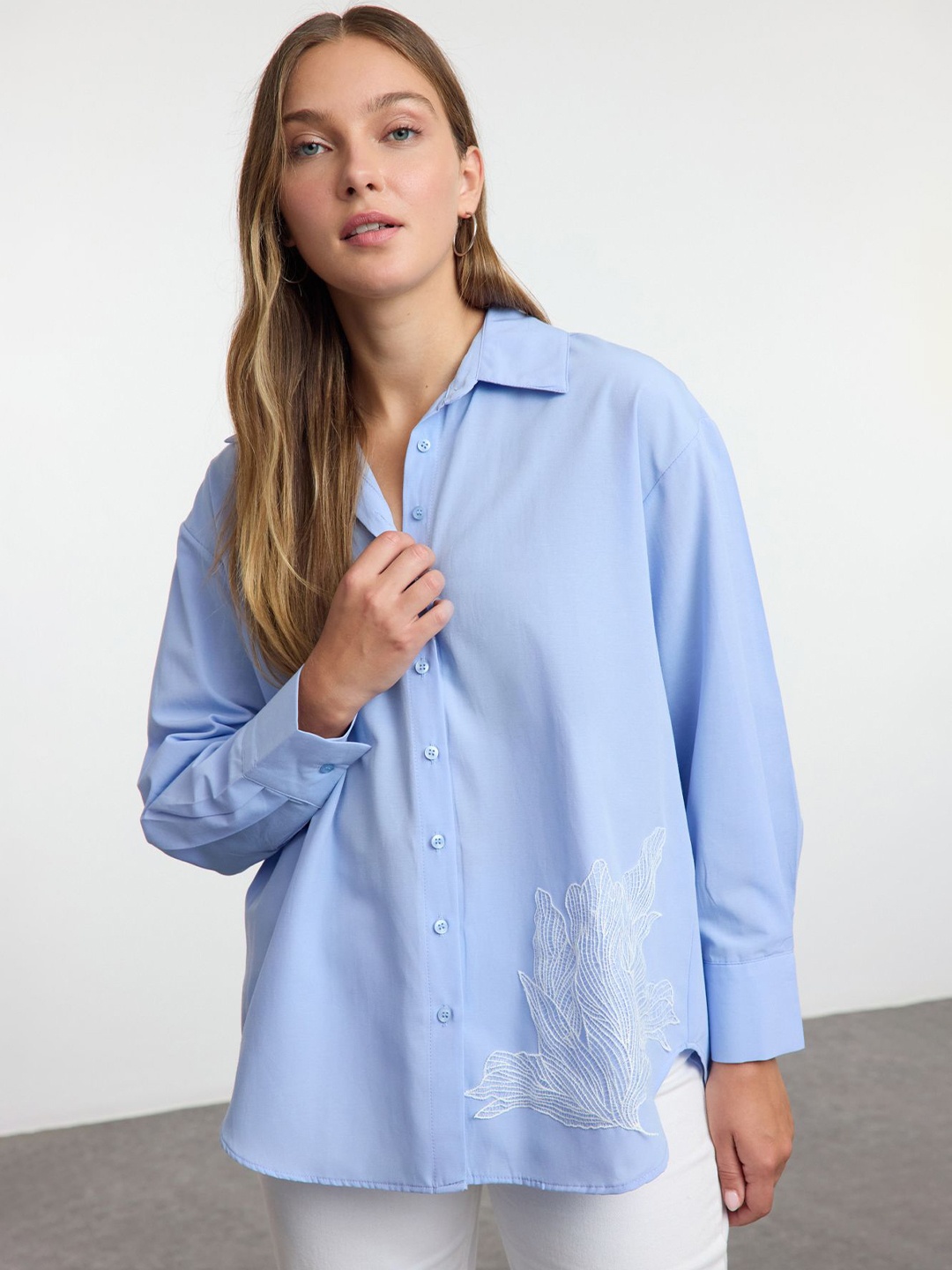 

Trendyol Women Oversized Fit Spread Collar Floral Printed Casual Shirt, Blue