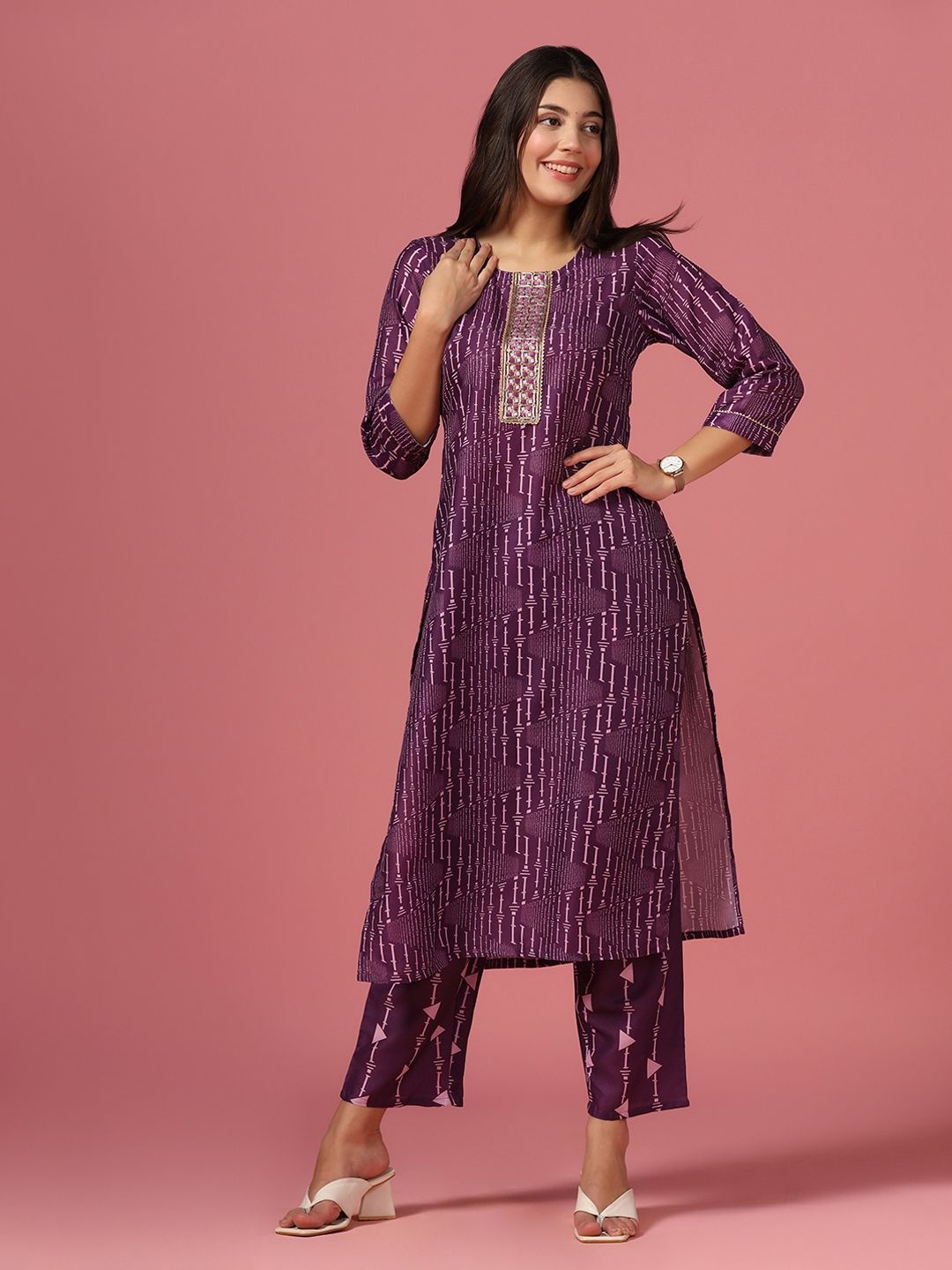 

Moda Rapido Geometric Printed Round Neck Straight Kurta With Trouser, Purple