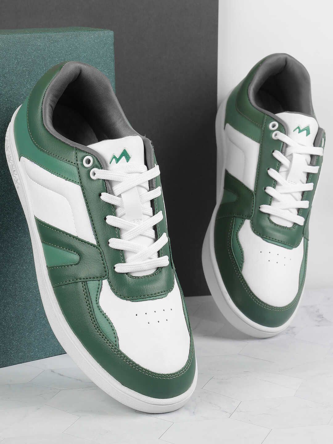 

Metro Men Colourblocked Sneakers, Green