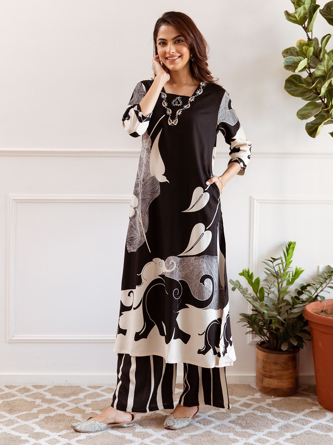 

Ishin Ethnic Motifs Printed Beads And Stones Straight Kurta With Palazzos, Black