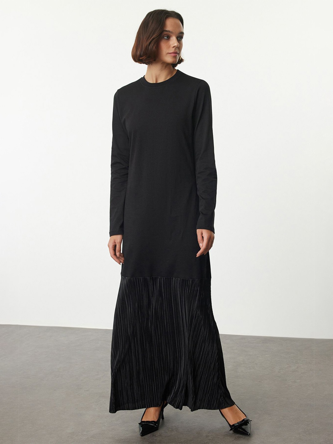 

Trendyol Round Neck Long Sleeves Pure Cotton Maxi Dress, Black