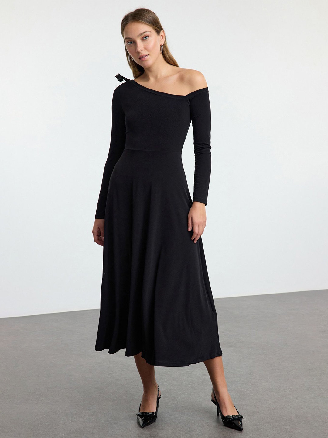 

Trendyol Women Off-Shoulder Fit & Flare Midi Dress, Na