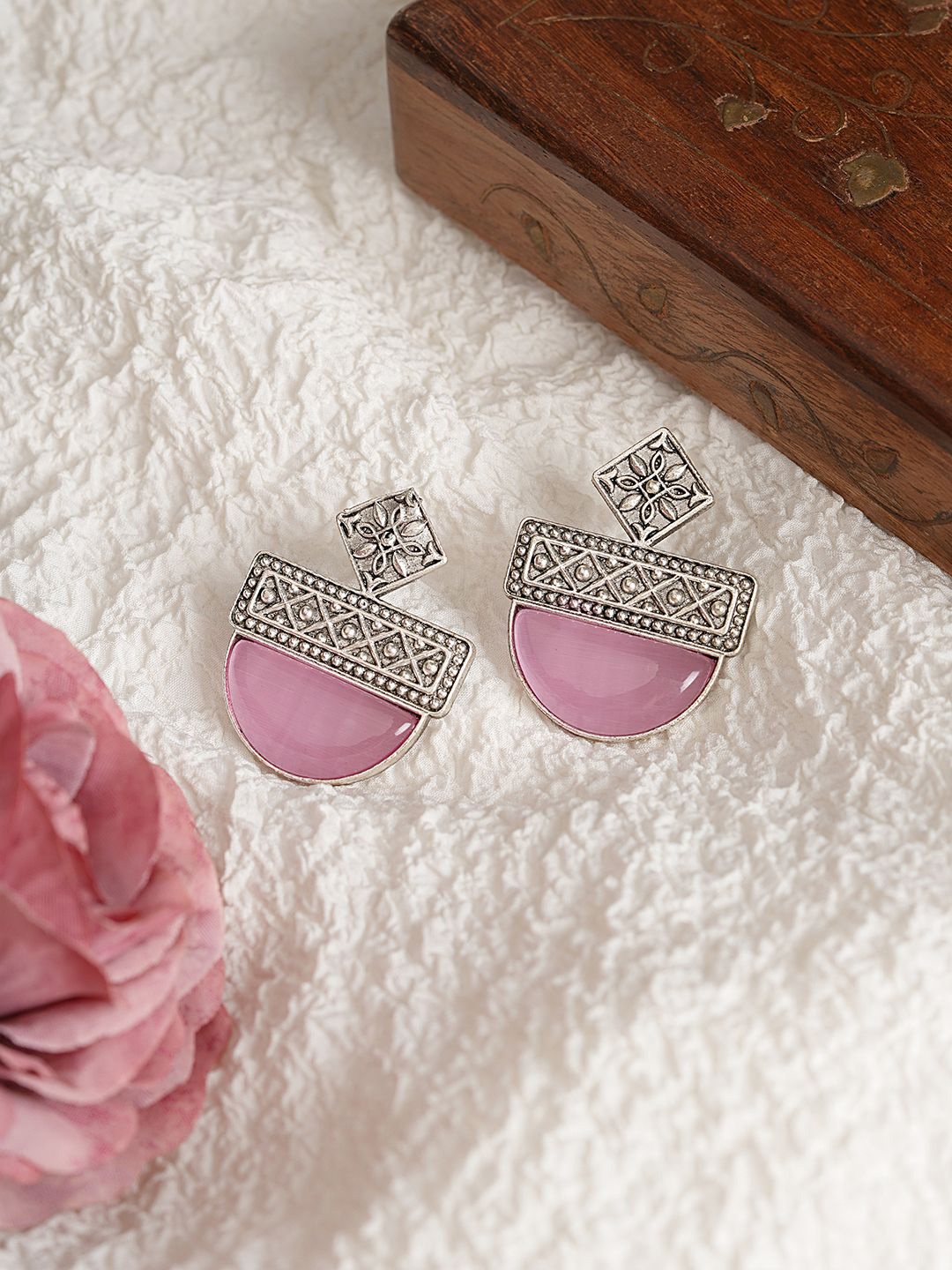 

TOS Classic Studs Earrings, Pink