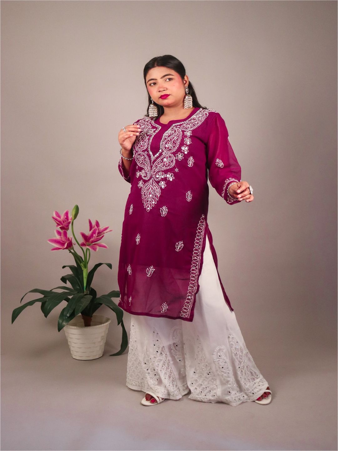 

Hahat Closet Chickenkari Mirror Work Round Neck Kurta, Burgundy