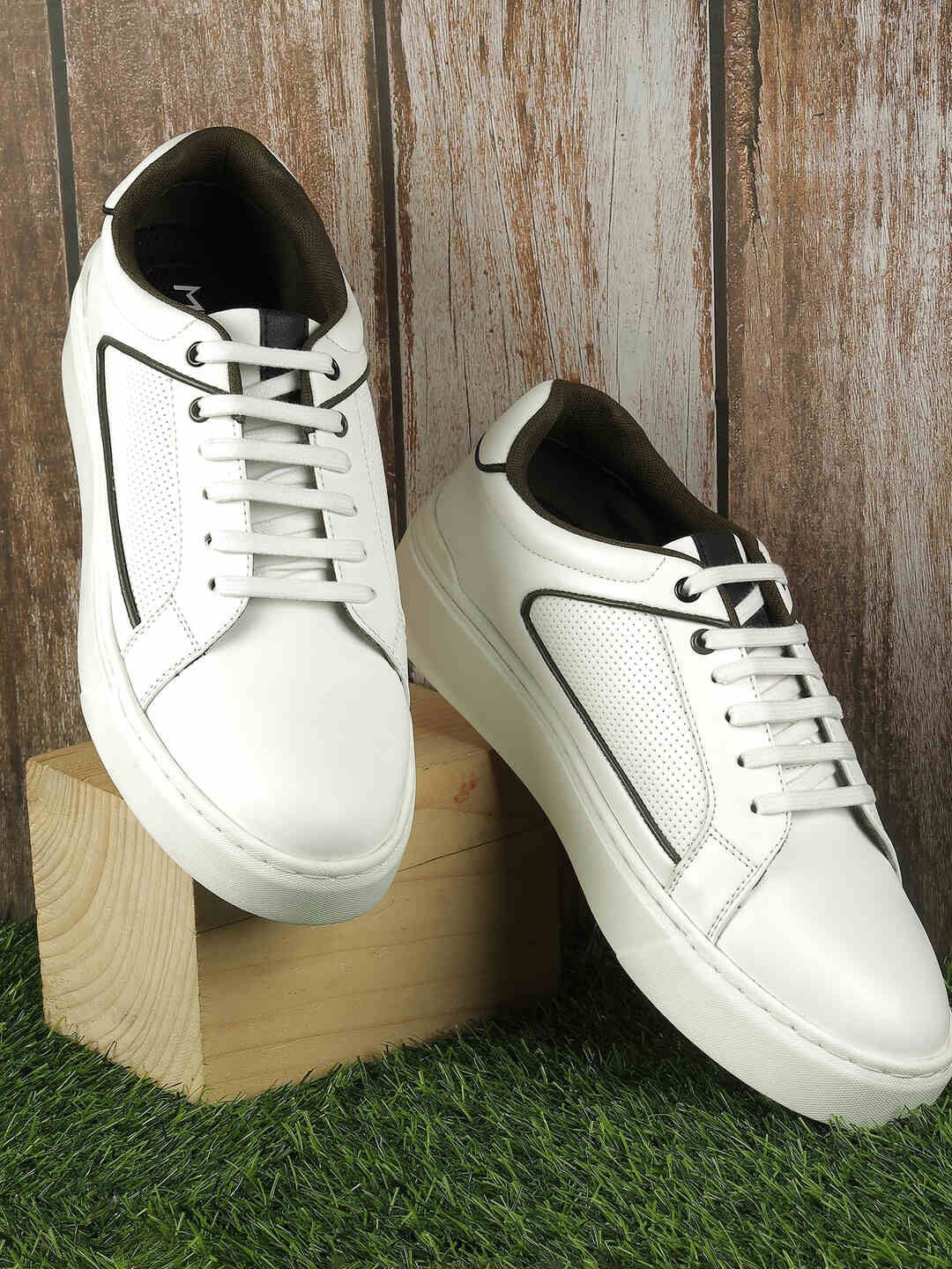 

Metro Men Colourblocked Leather Sneakers, White