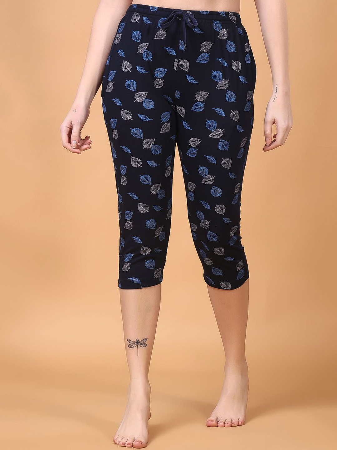 

Floret Women Cotton Mid-Rise Printed Capris, Navy blue