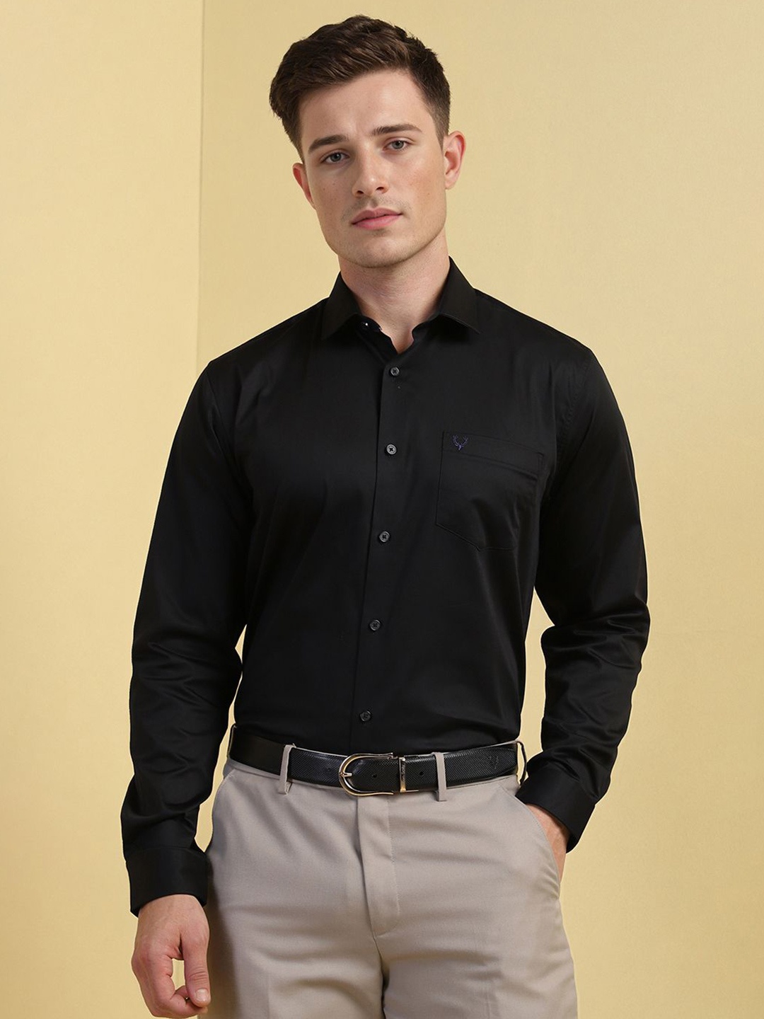 

Allen Solly Men Slim Fit Spread Collar Solid Formal Shirt, Black