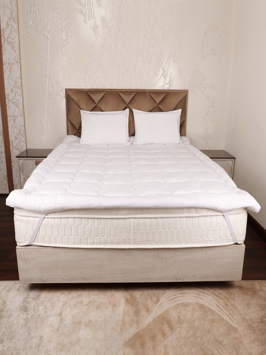

AJISH White Quilted Single Breathable Mattress Protector