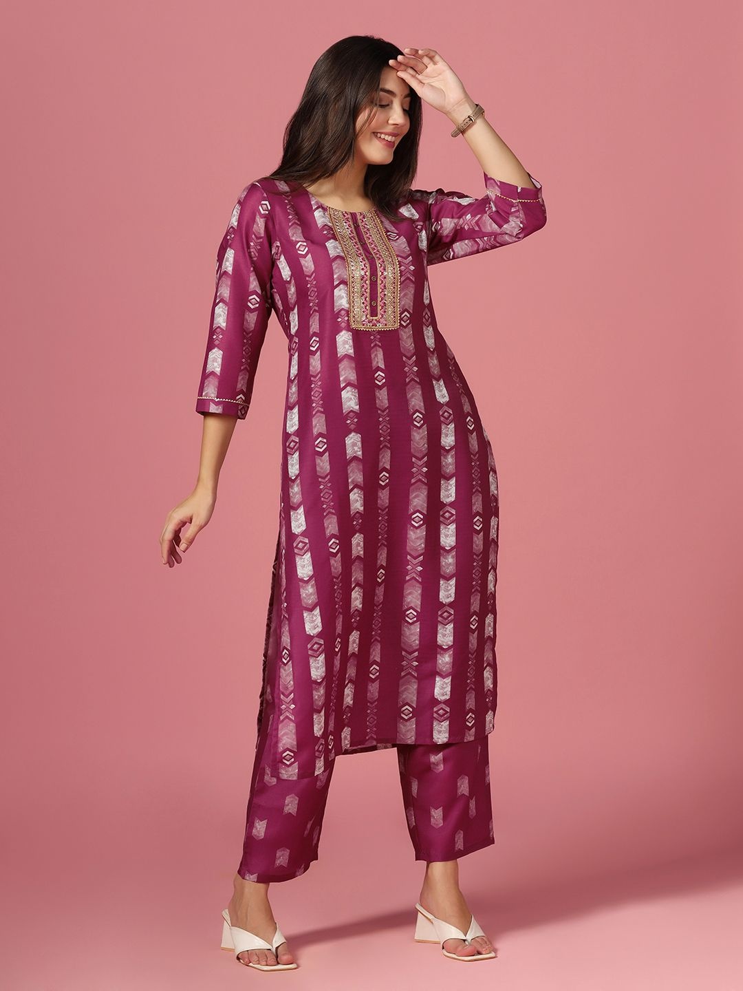 

Moda Rapido Geometric Printed Sequinned Straight Kurta With Trouser, Burgundy