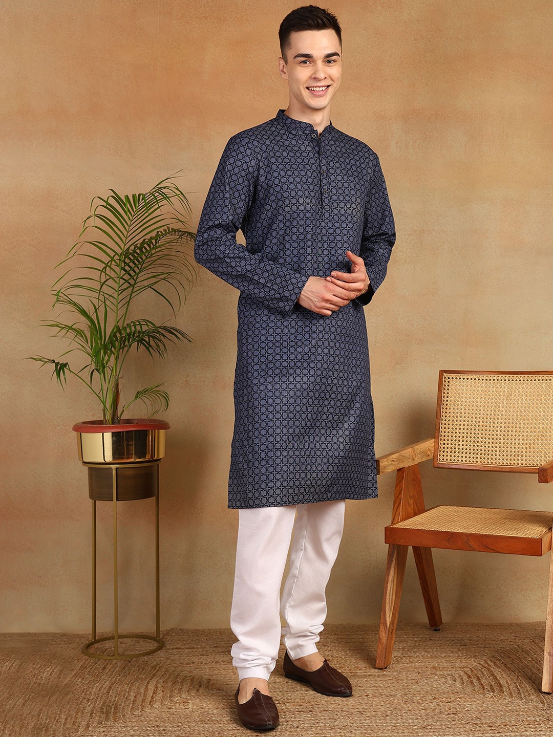 

Anouk Navy Blue And Black Geometric Printed Mandarin Collar Straight Kurta