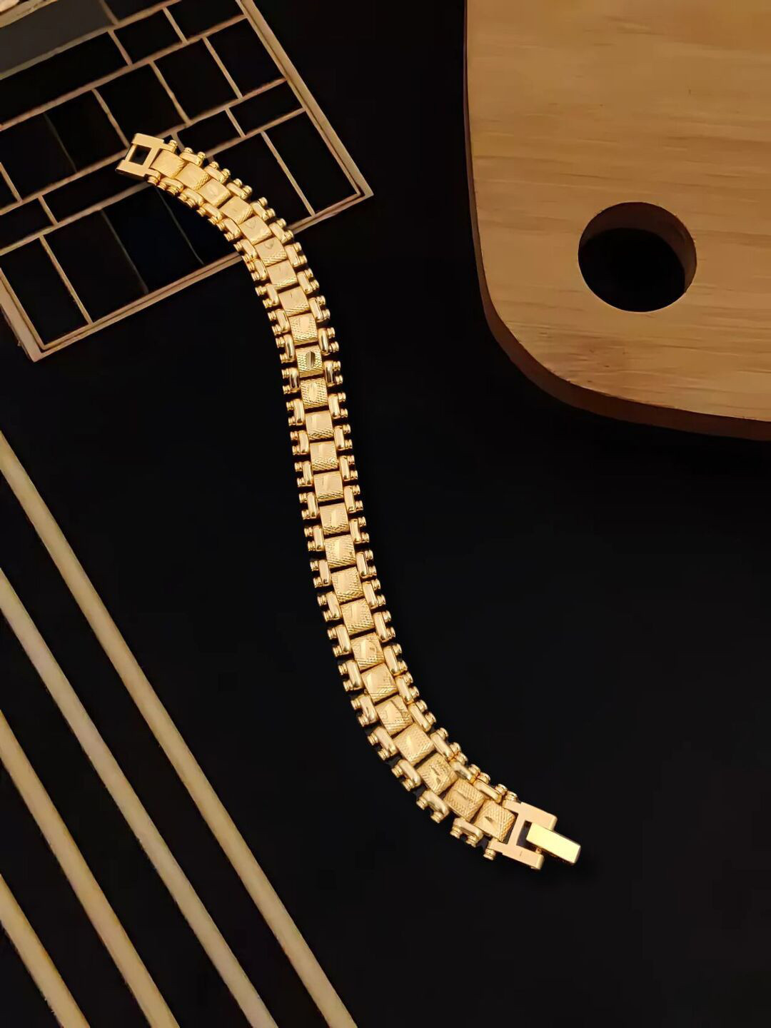 

SOLIBELLE Men Gold-Plated Link Bracelet