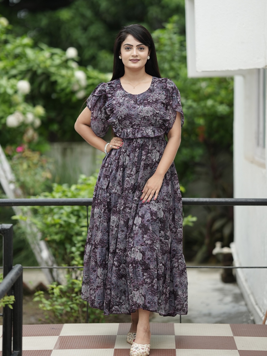 

Eightone Women Floral Printed Flared Sleeves Fit & Flare Dress, Grey