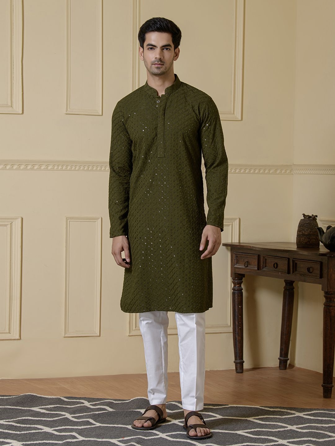 

Satwaa Geometric Embroidered Mandarin Collar Sequinned Straight Kurta, Olive