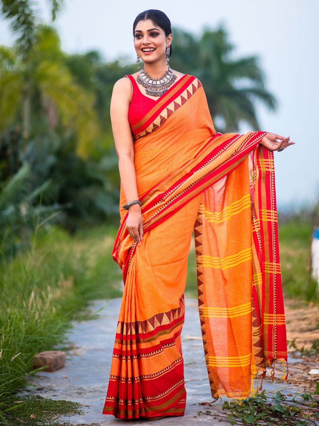 

8POURE Woven Design Zari Jamdani Saree, Orange