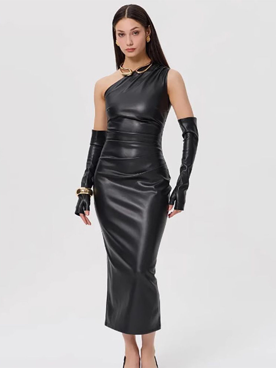 

StyleCast x Revolte One Shoulder Cold-Shoulder Bodycon Midi Dress, Black