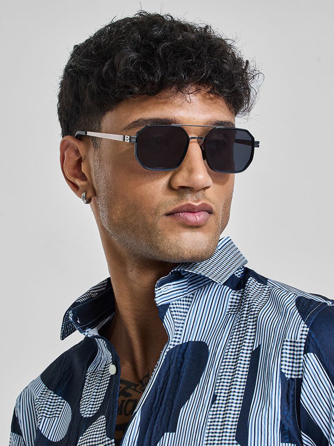 

Snitch Men Wayfarer Sunglasses with UV Protected Lens SN0075, Black