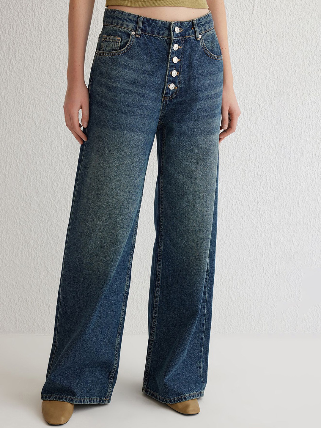 

Trendyol Women Pure Cotton Low Distress Heavy Fade Jeans, Blue