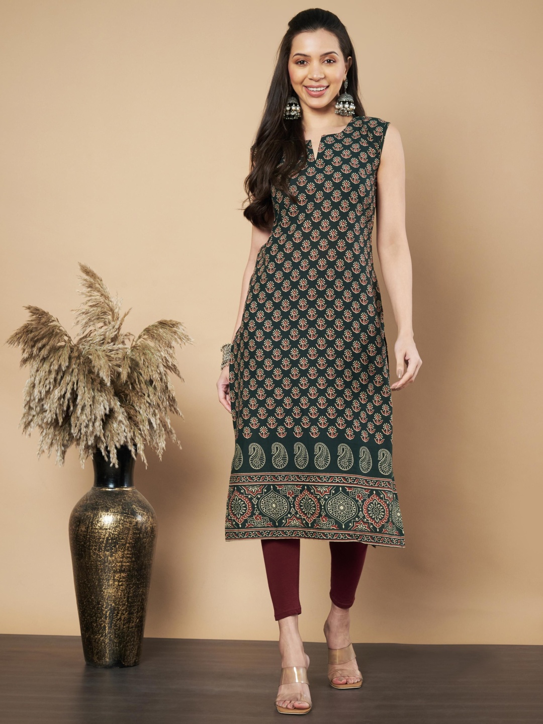 

Vbuyz Floral Printed Sleeveless Round Neck Cotton Straight Kurta, Green