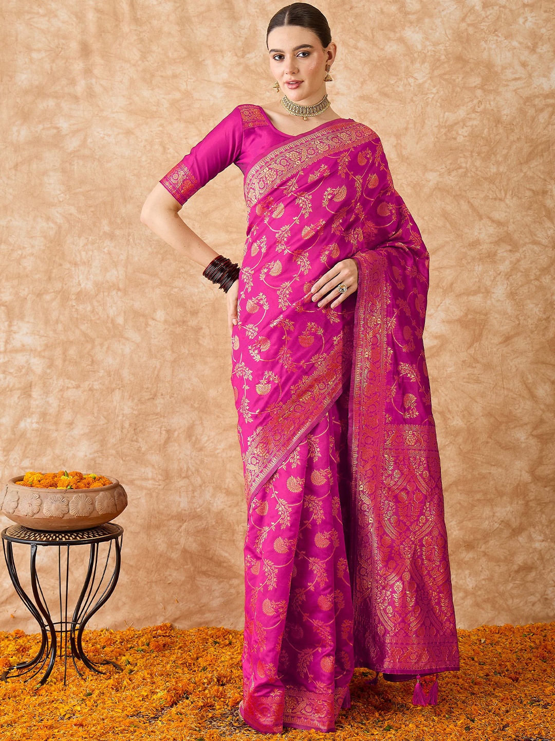 

Maroosh Ethnic Motifs Zari Banarasi Saree, Pink