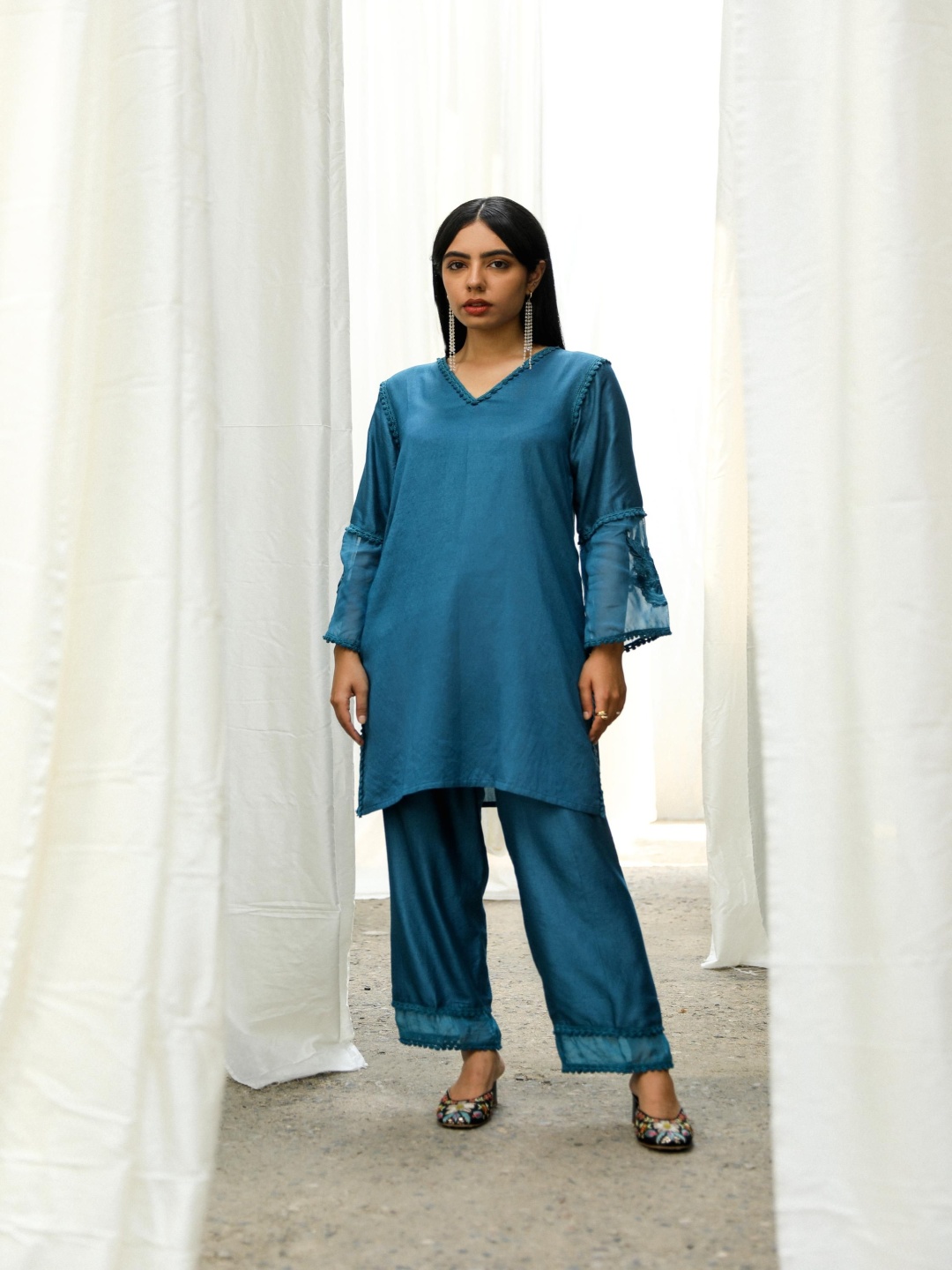 

4427 clothing Women Regular Kurti with Trousers, Teal